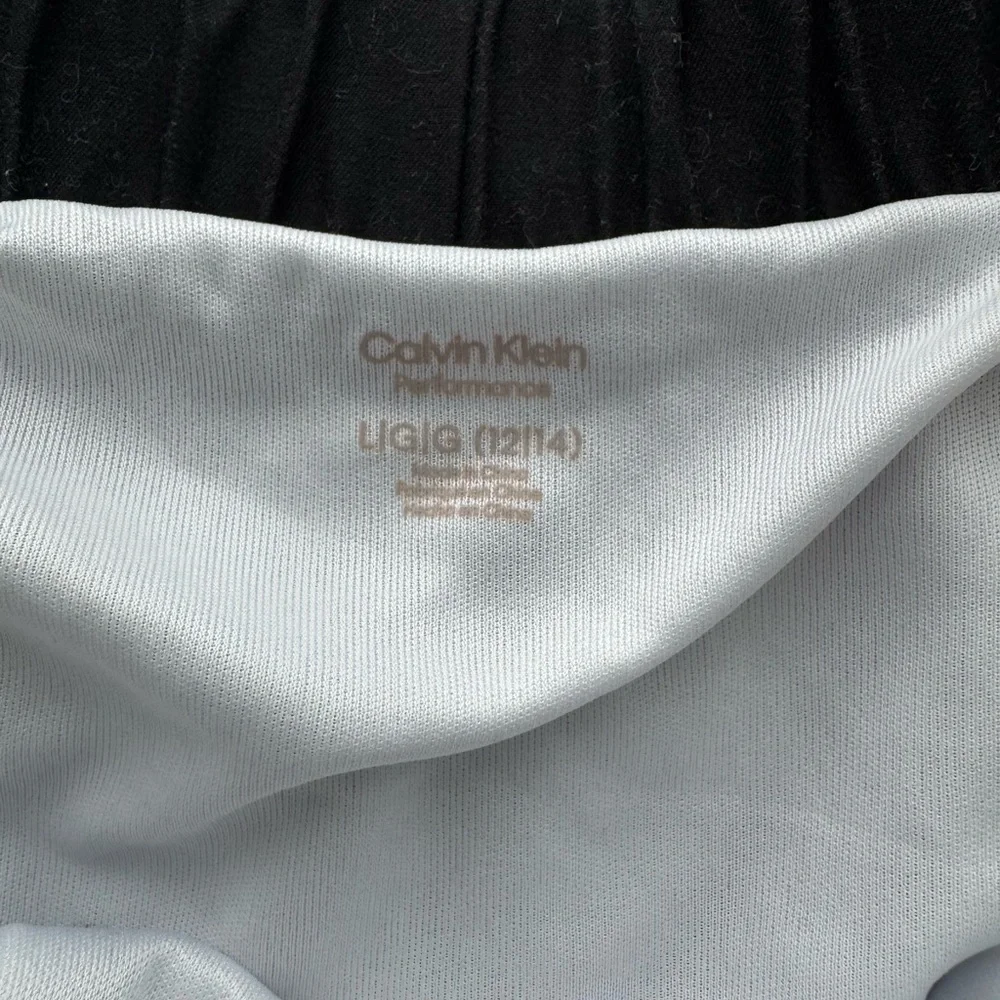 Calvin Klein Girl’s Large Athletic Shorts